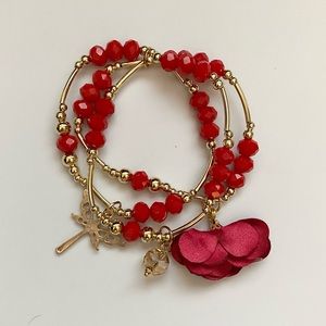 Plated Gold Flower Fin De Semana Bracelets